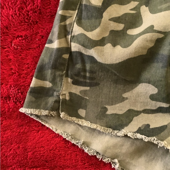 Potili high waisted frayed camo denim shorts - Picture 4 of 6